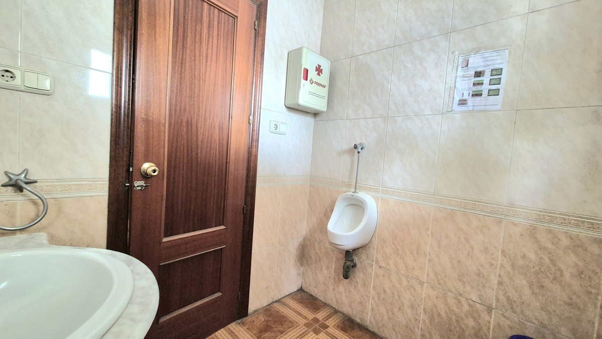 Se vende Local comercial  en Costa Del Sol, Málaga, España