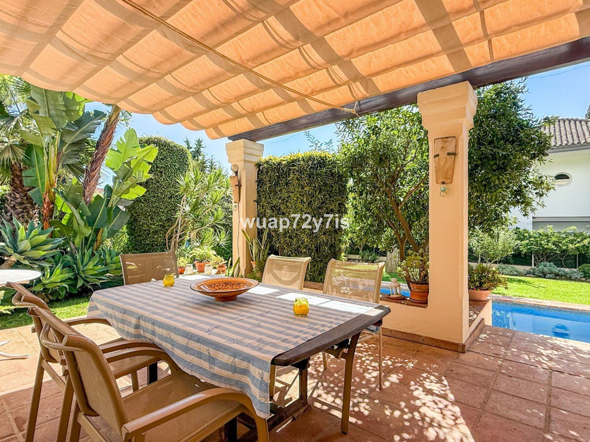 3 Bed Townhouse for sale in Nagüeles Costa Del Sol, Málaga, Spain