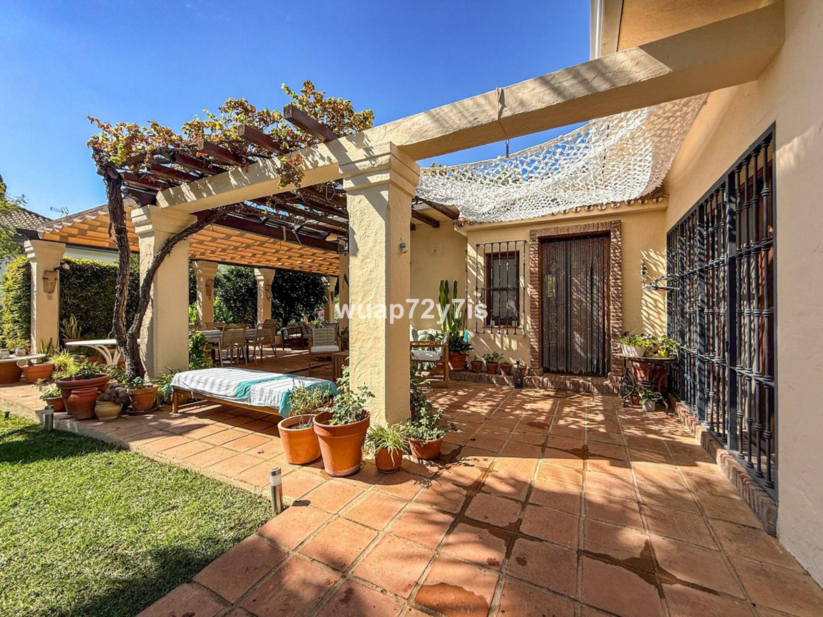 3 Bed Townhouse for sale in Nagüeles Costa Del Sol, Málaga, Spain