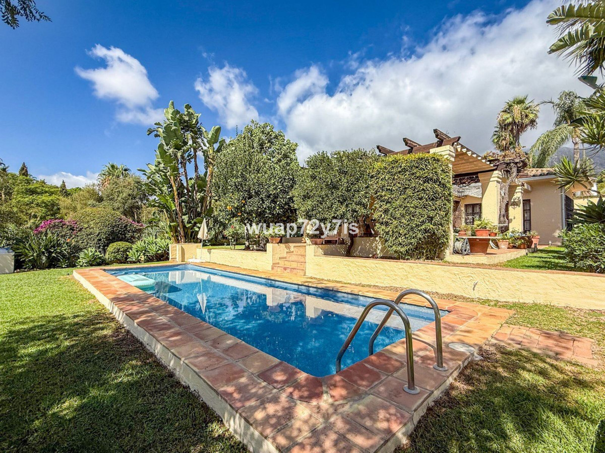 3 Bed Townhouse for sale in Nagüeles Costa Del Sol, Málaga, Spain