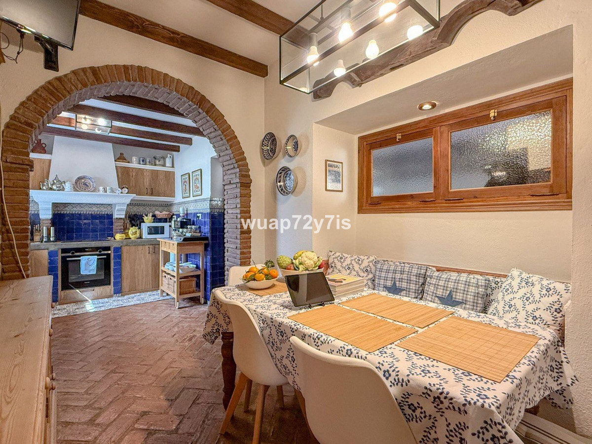 3 Bed Townhouse for sale in Nagüeles Costa Del Sol, Málaga, Spain