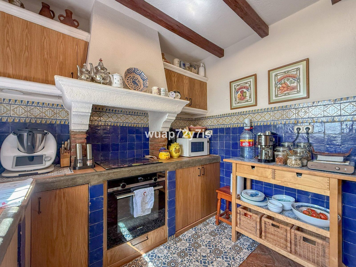 3 Bed Townhouse for sale in Nagüeles Costa Del Sol, Málaga, Spain