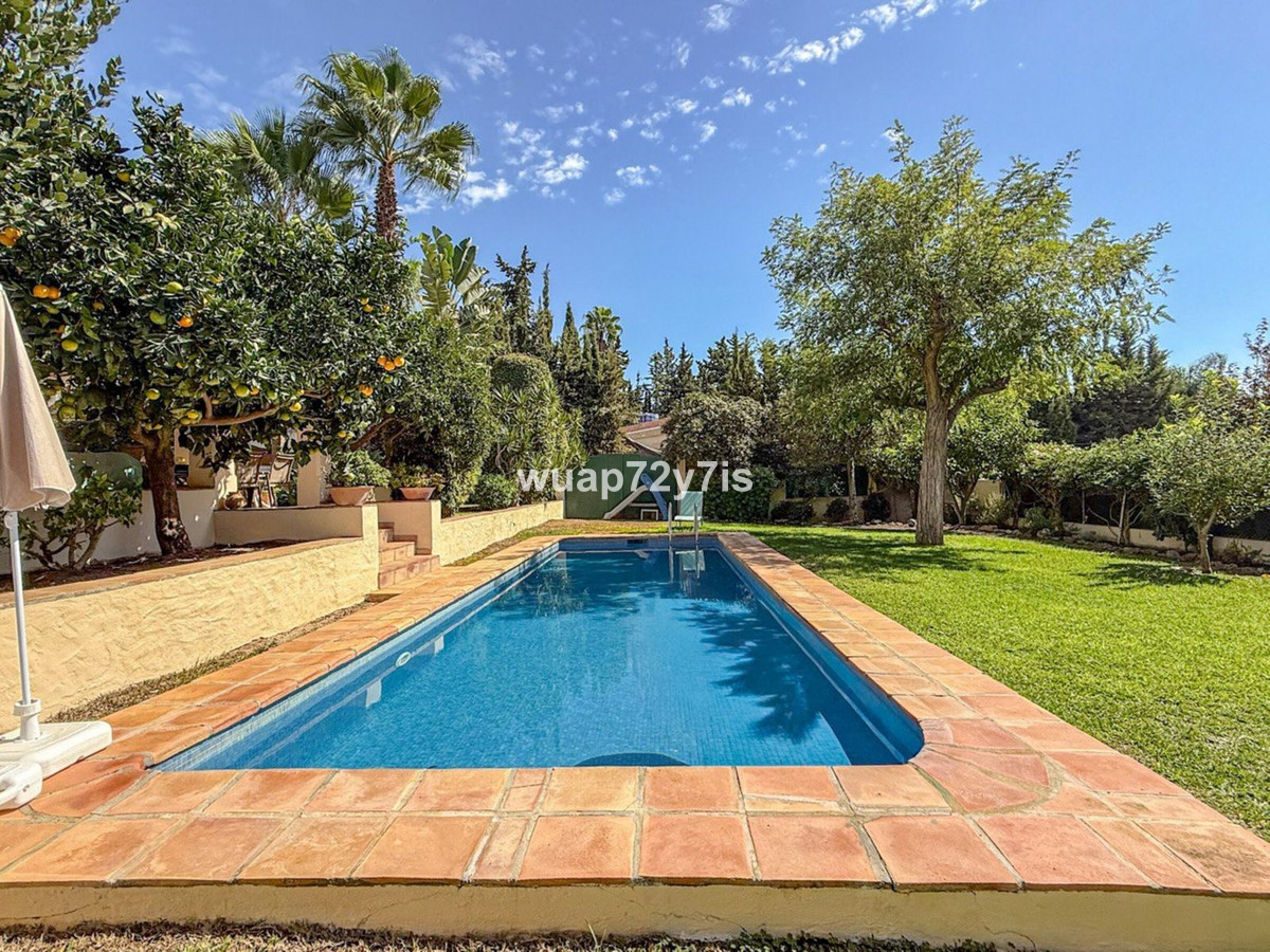 3 Bed Townhouse for sale in Nagüeles Costa Del Sol, Málaga, Spain