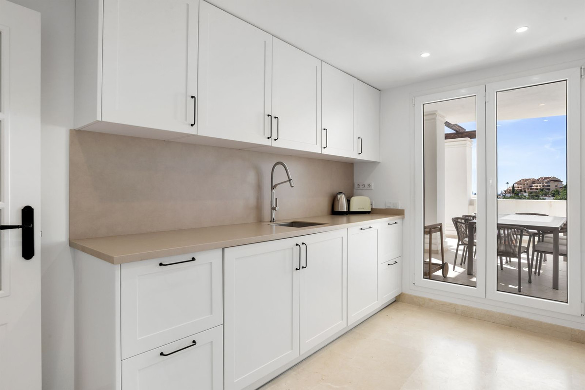 3 Bed Apartment for sale in Aloha Costa Del Sol, Málaga, Spain