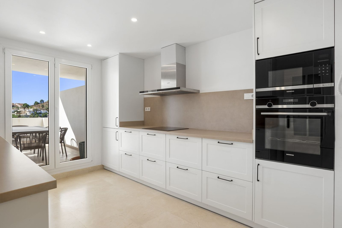 3 Bed Apartment for sale in Aloha Costa Del Sol, Málaga, Spain