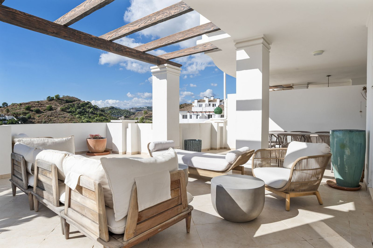 3 Bed Apartment for sale in Aloha Costa Del Sol, Málaga, Spain