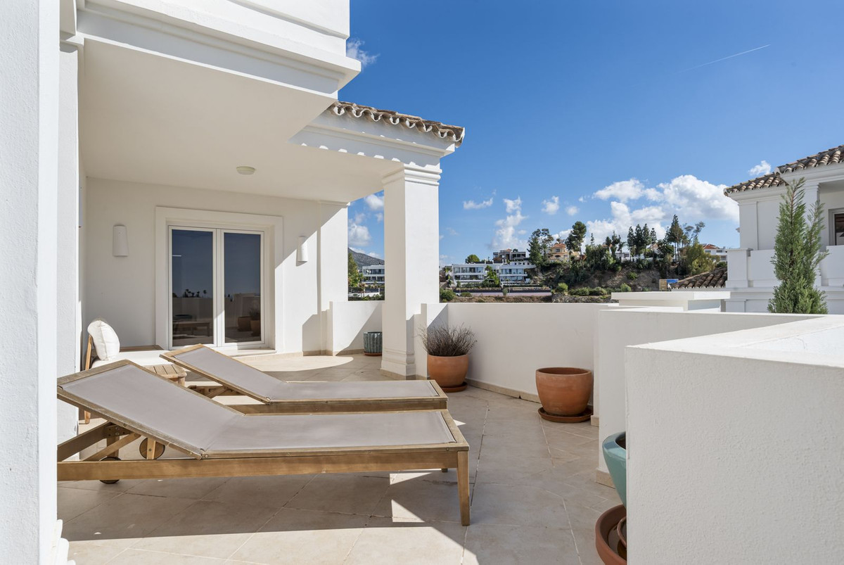 3 Bed Apartment for sale in Aloha Costa Del Sol, Málaga, Spain