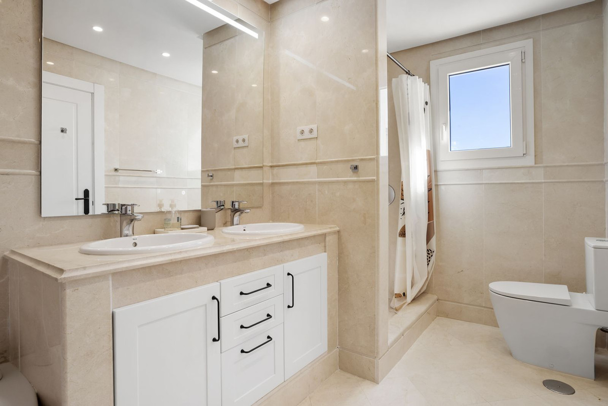 3 Bed Apartment for sale in Aloha Costa Del Sol, Málaga, Spain