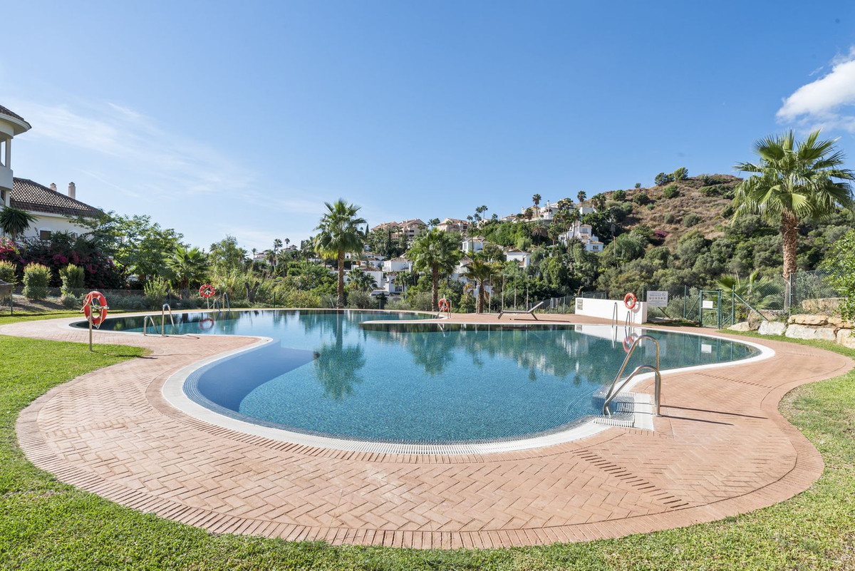 3 Bed Apartment for sale in Aloha Costa Del Sol, Málaga, Spain