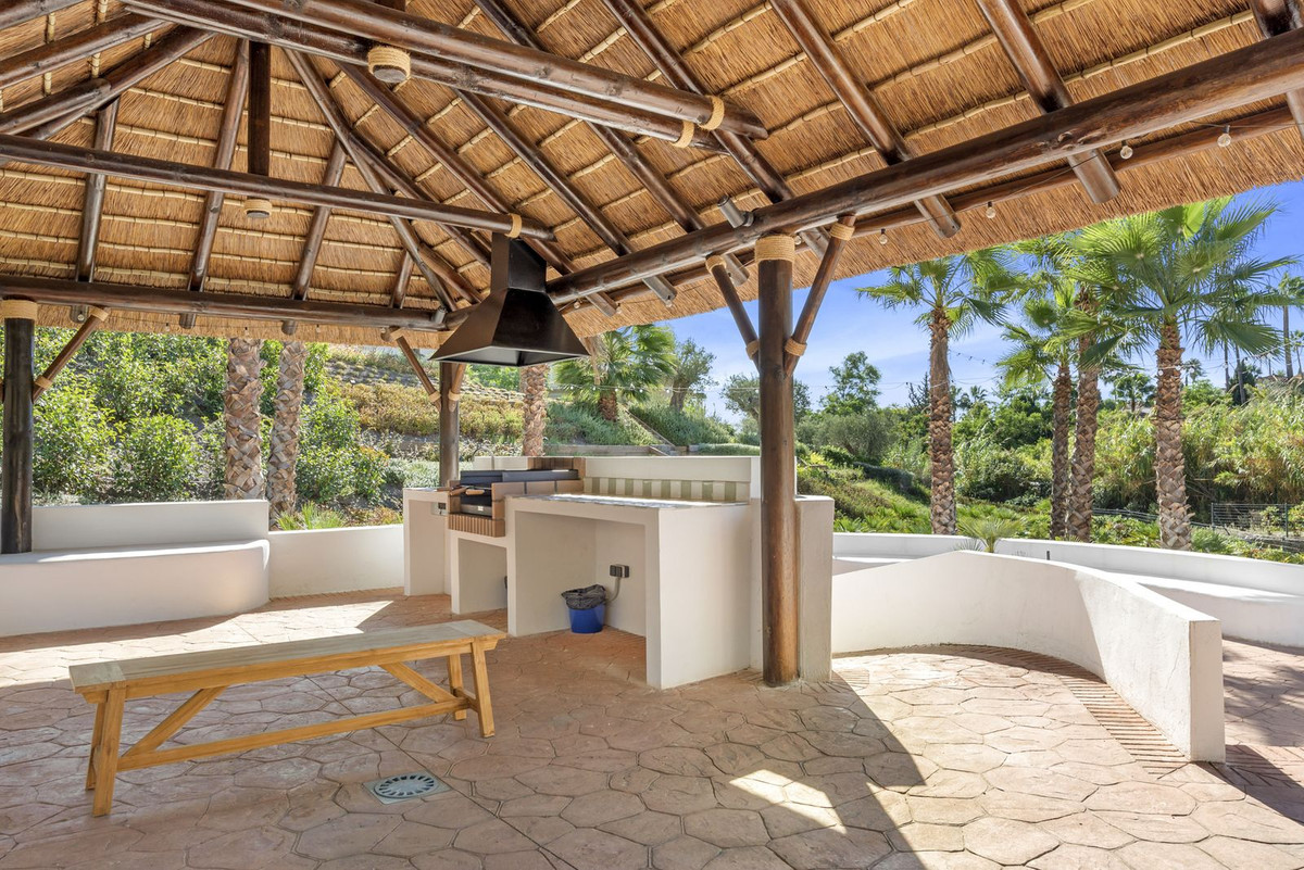 3 Bed Apartment for sale in Aloha Costa Del Sol, Málaga, Spain