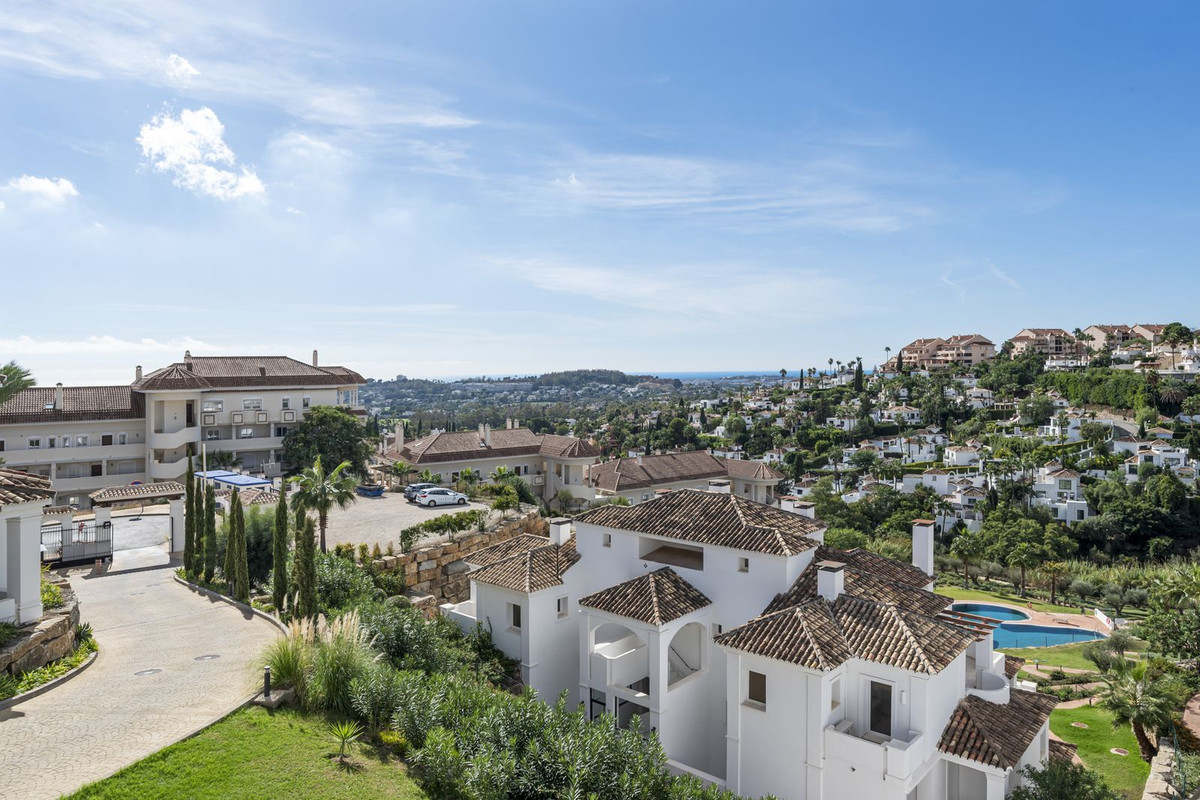 3 Bed Apartment for sale in Aloha Costa Del Sol, Málaga, Spain