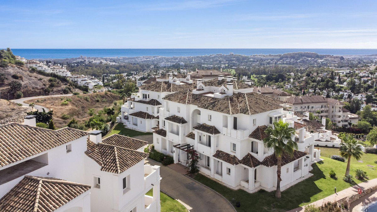 3 Bed Apartment for sale in Aloha Costa Del Sol, Málaga, Spain
