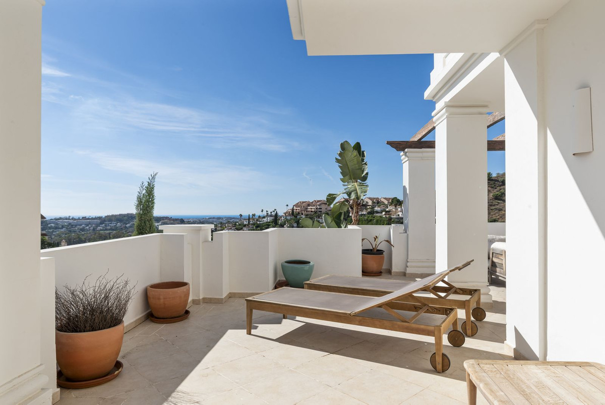 3 Bed Apartment for sale in Aloha Costa Del Sol, Málaga, Spain