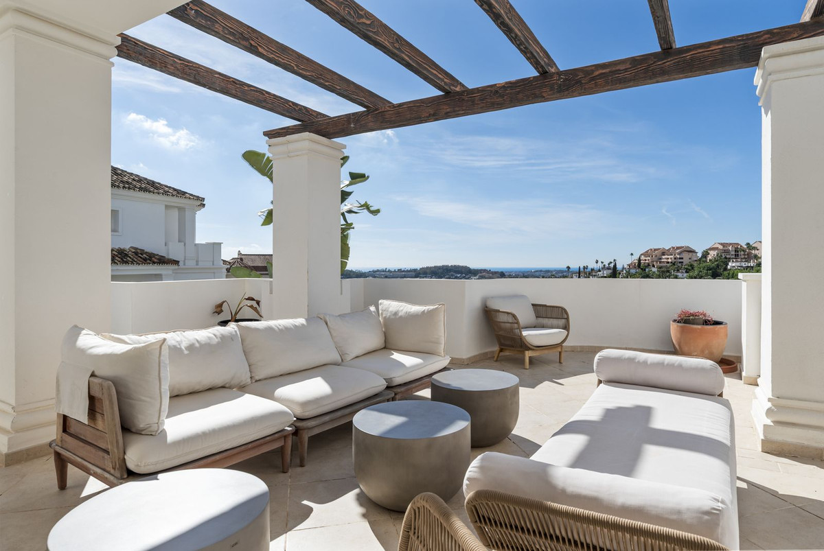 3 Bed Apartment for sale in Aloha Costa Del Sol, Málaga, Spain