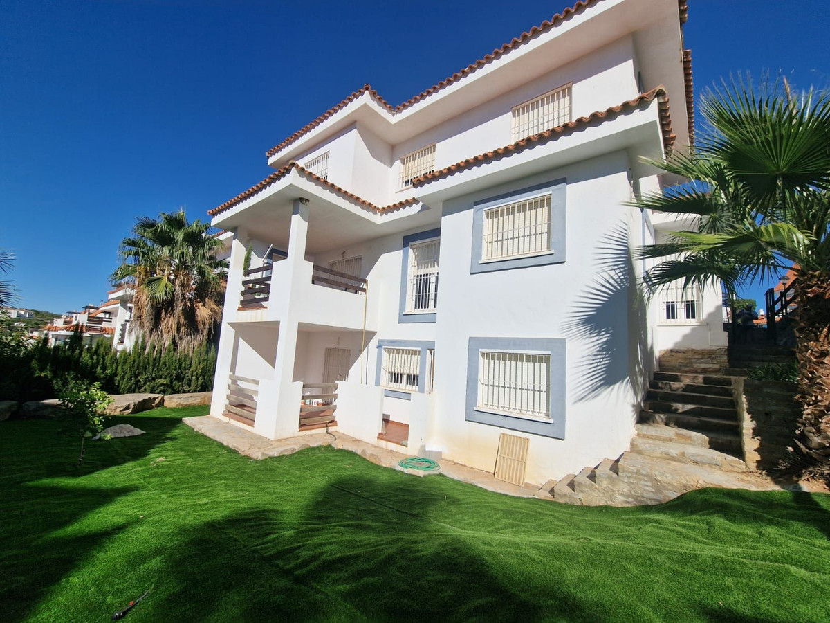 5 Bed Townhouse for sale in Manilva Costa Del Sol, Málaga, Spain