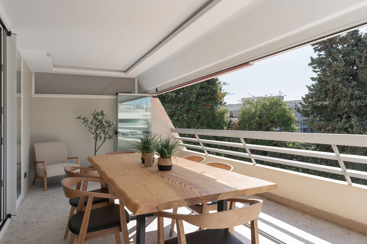 3 Bed Apartment for sale in Marbella Costa Del Sol, Málaga, Spain