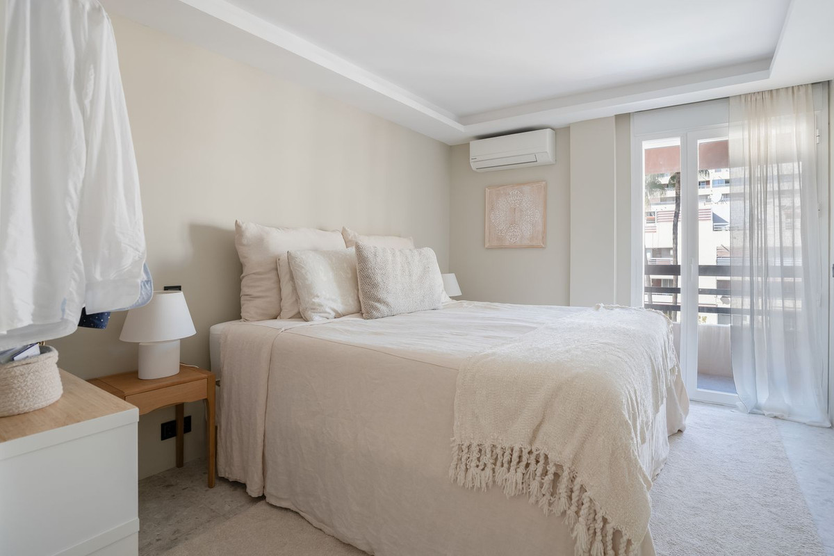 3 Bed Apartment for sale in Marbella Costa Del Sol, Málaga, Spain