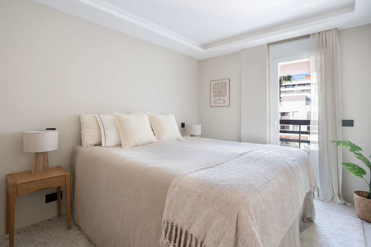 3 Bed Apartment for sale in Marbella Costa Del Sol, Málaga, Spain
