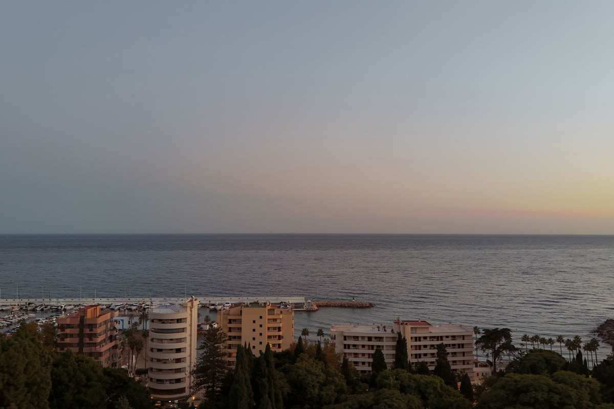 3 Bed Apartment for sale in Marbella Costa Del Sol, Málaga, Spain