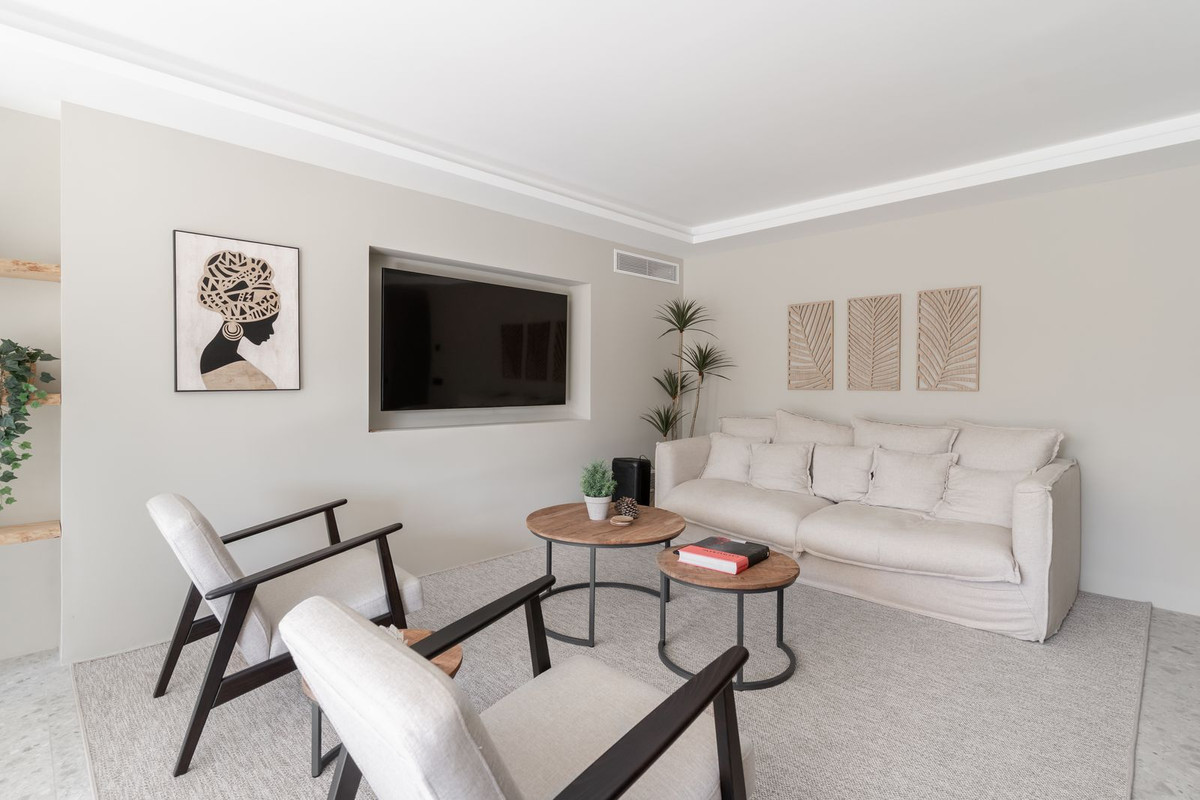 3 Bed Apartment for sale in Marbella Costa Del Sol, Málaga, Spain