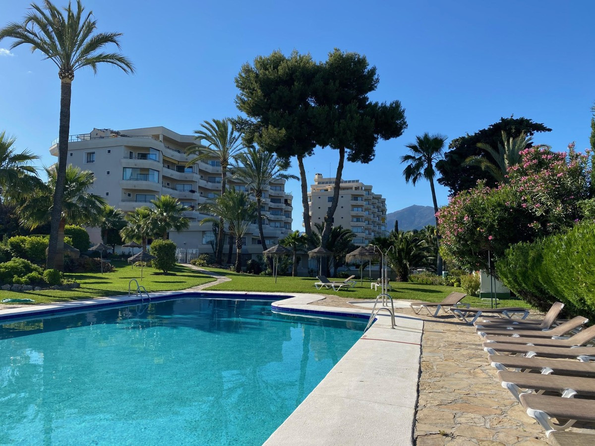 Se vende Apartamento Planta Media de 2 dormitorios en Costa Del Sol, Málaga, España