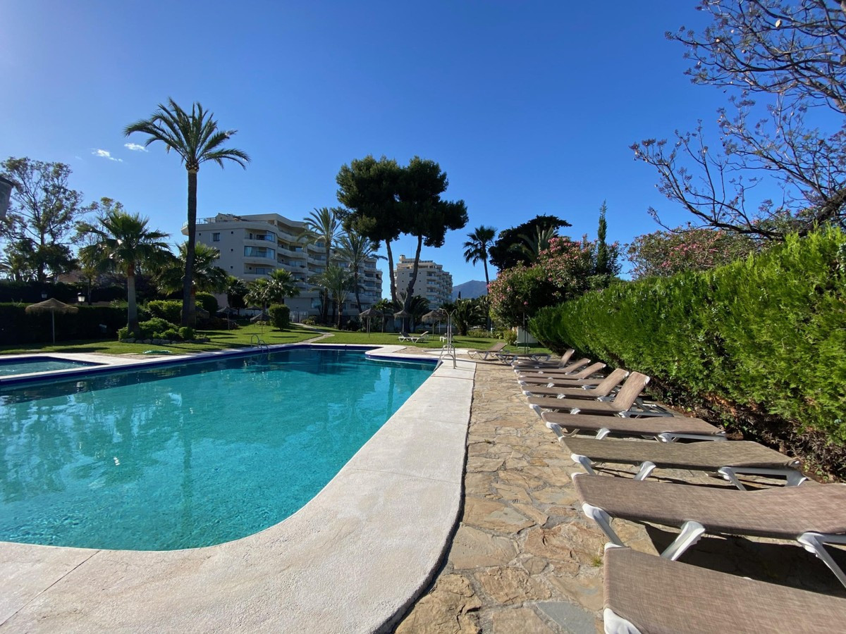 Se vende Apartamento Planta Media de 2 dormitorios en Costa Del Sol, Málaga, España