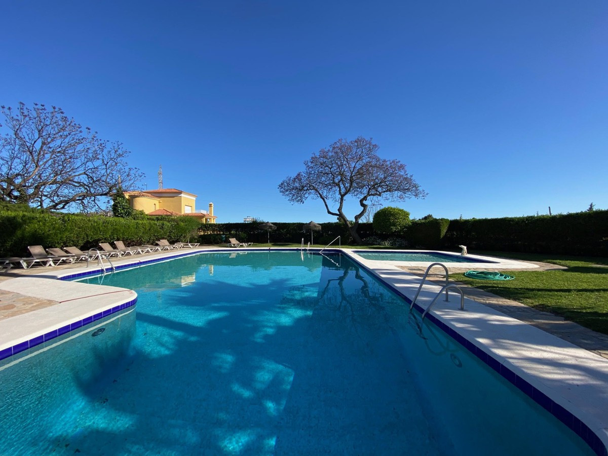 Se vende Apartamento Planta Media de 2 dormitorios en Costa Del Sol, Málaga, España