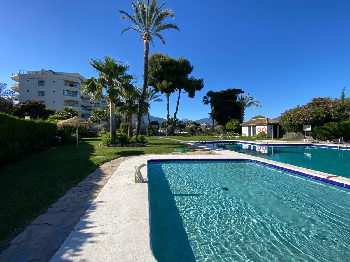 Se vende Apartamento Planta Media de 2 dormitorios en Costa Del Sol, Málaga, España