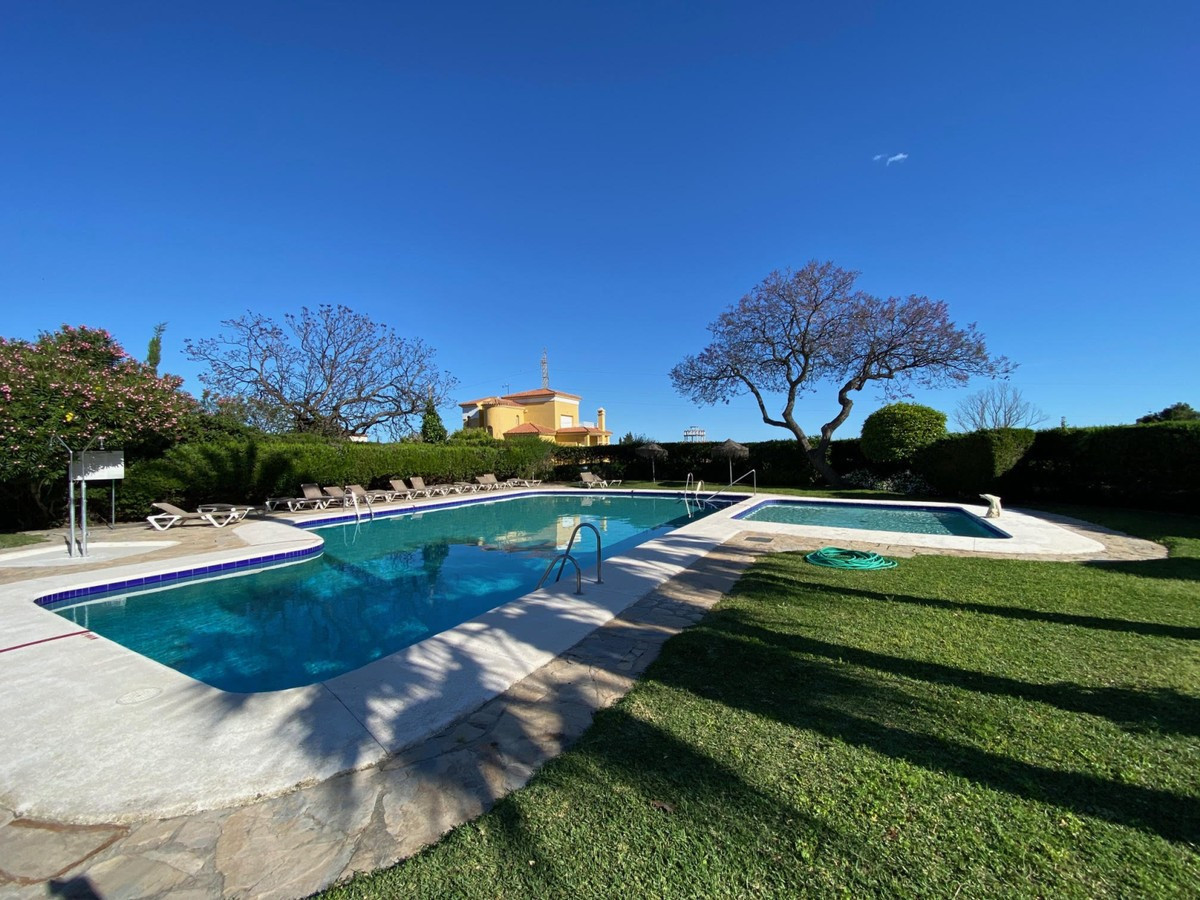 Se vende Apartamento Planta Media de 2 dormitorios en Costa Del Sol, Málaga, España