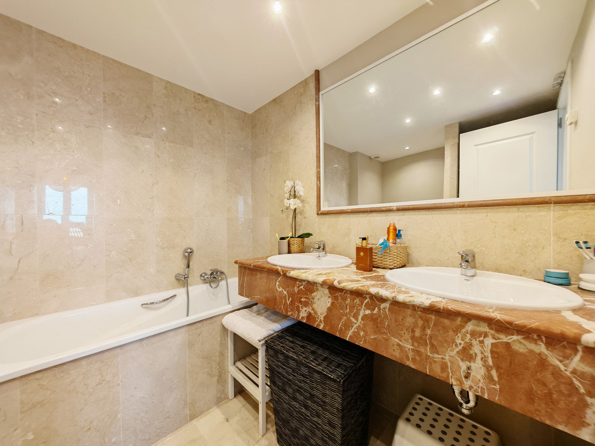 Se vende Apartamento Planta Baja de 3 dormitorios en Costa Del Sol, Málaga, España