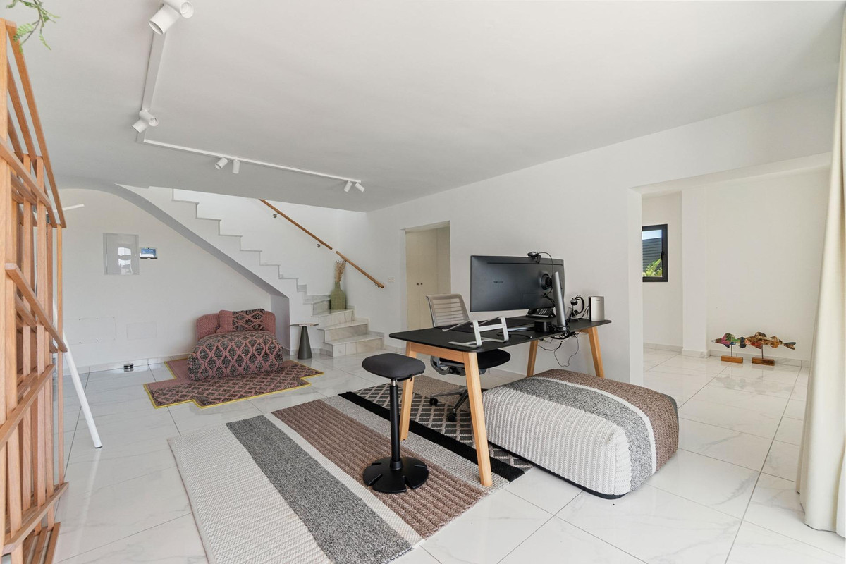 5 Bed Townhouse for sale in La Veleta Costa Blanca, Alicante, Spain