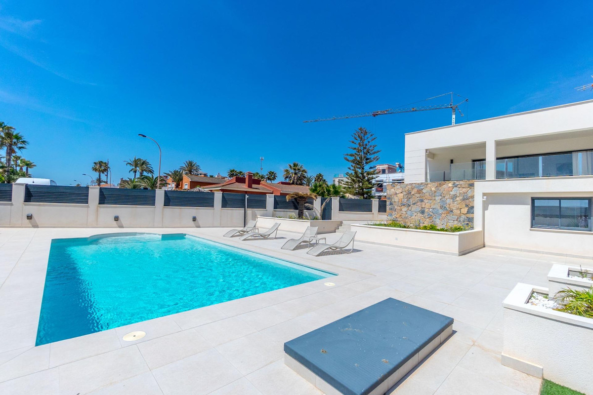 5 Bed Townhouse for sale in La Veleta Costa Blanca, Alicante, Spain