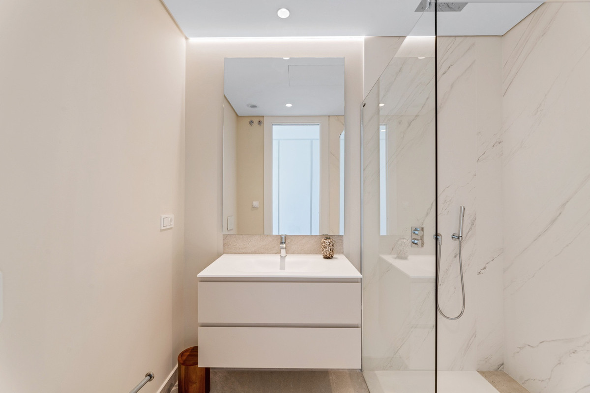 2 Bed Apartment for sale in Benahavís Costa Del Sol, Málaga, Spain