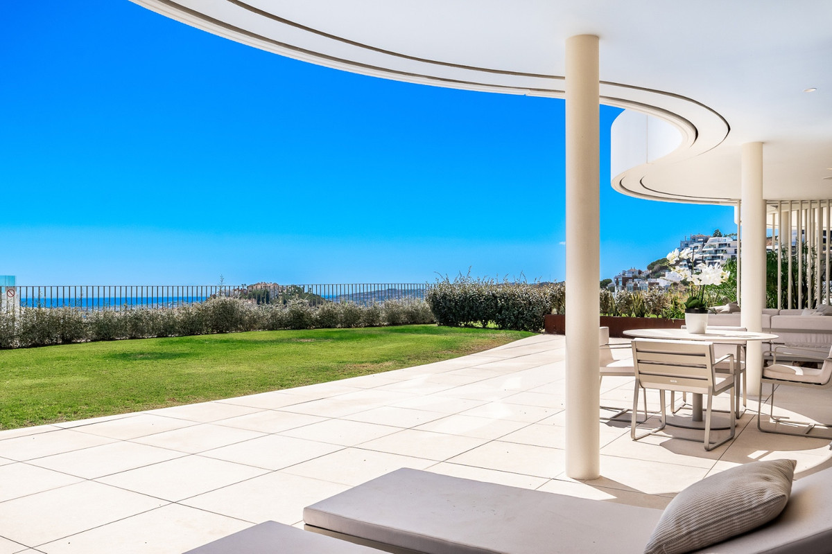 2 Bed Apartment for sale in Benahavís Costa Del Sol, Málaga, Spain