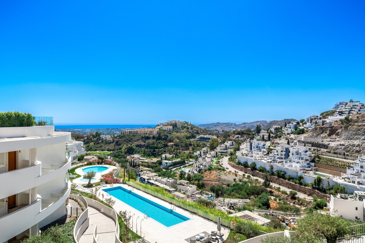 2 Bed Apartment for sale in Benahavís Costa Del Sol, Málaga, Spain