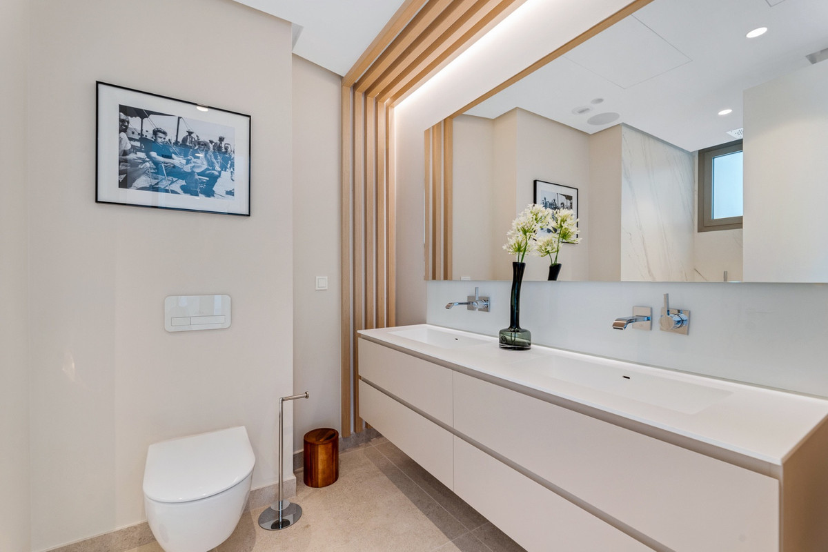 2 Bed Apartment for sale in Benahavís Costa Del Sol, Málaga, Spain