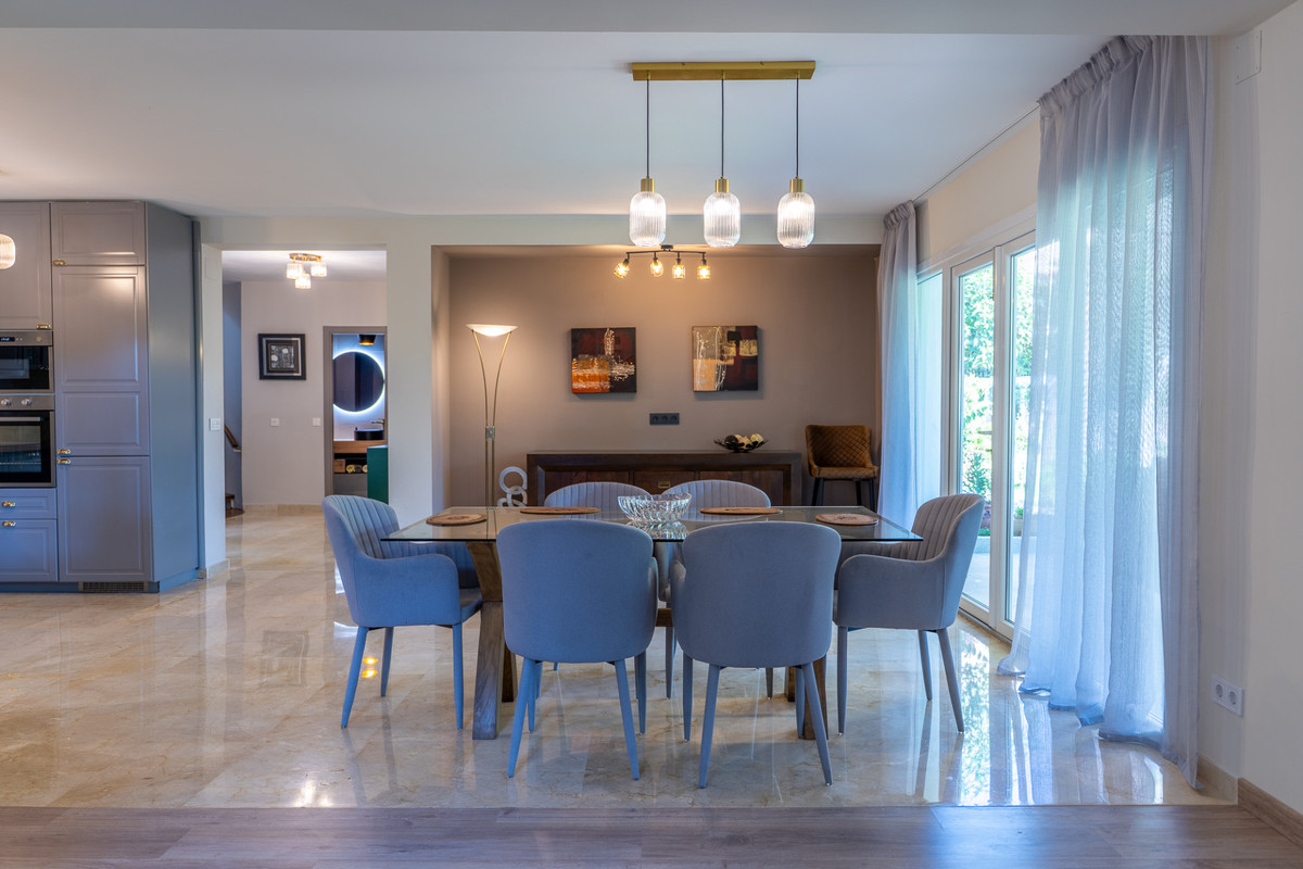 4 Bed Townhouse for sale in Marbesa Costa Del Sol, Málaga, Spain
