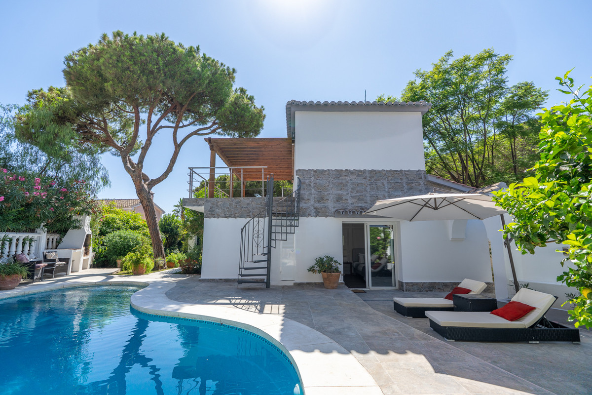 4 Bed Townhouse for sale in Marbesa Costa Del Sol, Málaga, Spain