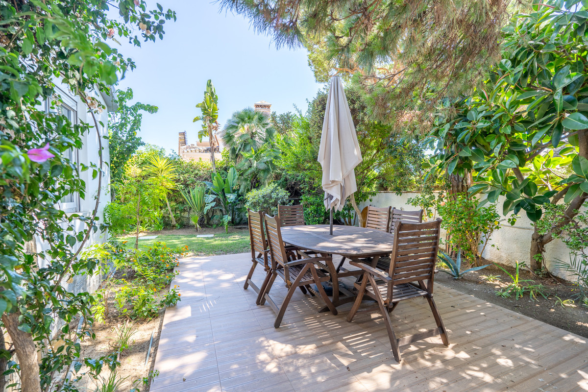 4 Bed Townhouse for sale in Marbesa Costa Del Sol, Málaga, Spain