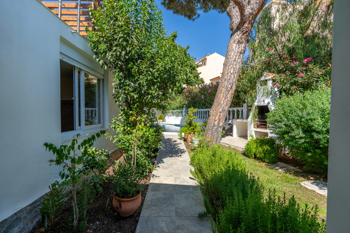 4 Bed Townhouse for sale in Marbesa Costa Del Sol, Málaga, Spain