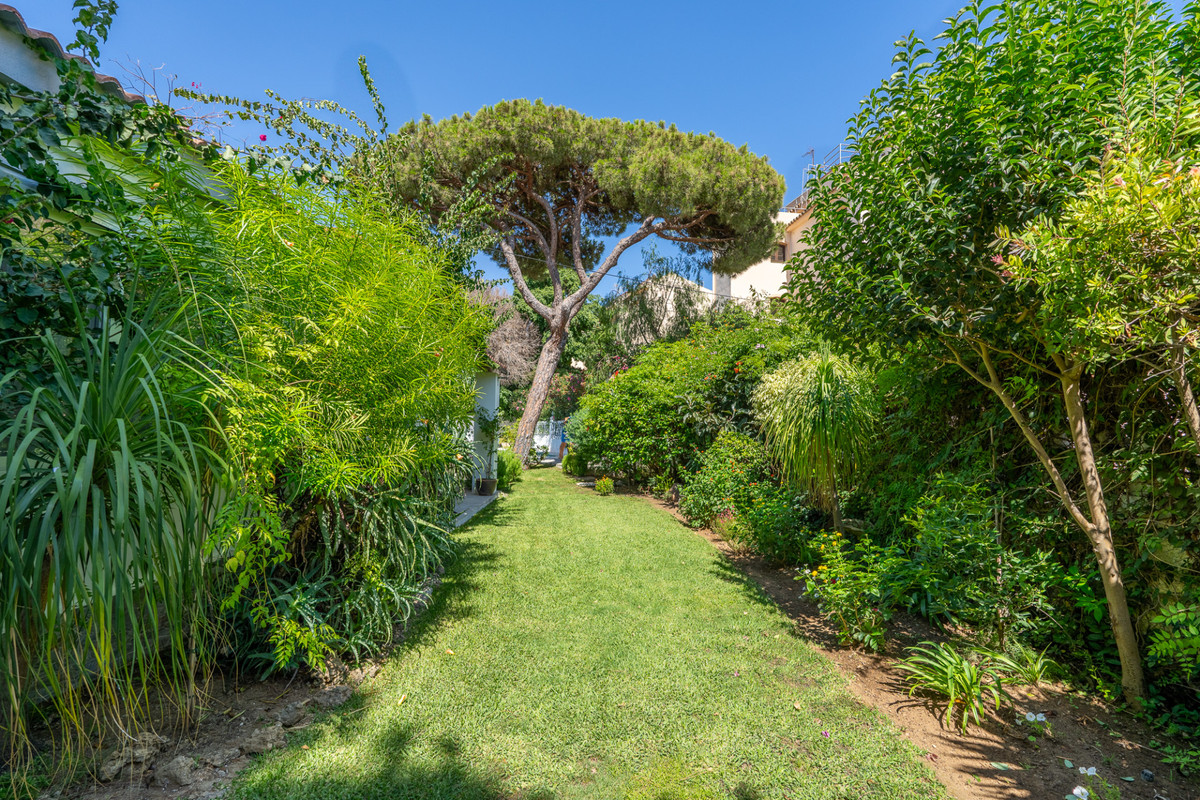 4 Bed Townhouse for sale in Marbesa Costa Del Sol, Málaga, Spain