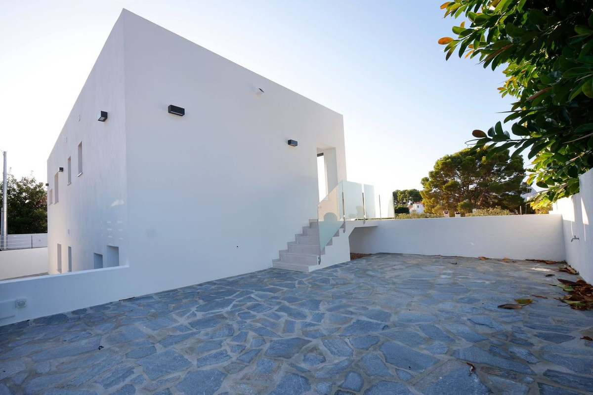 4 Bed Townhouse for sale in Calpe Costa Blanca, Alicante, Spain