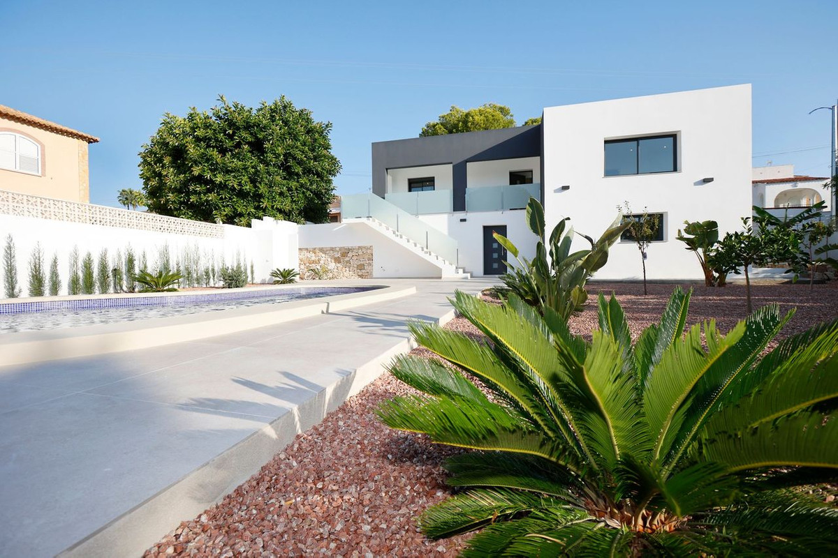 4 Bed Townhouse for sale in Calpe Costa Blanca, Alicante, Spain
