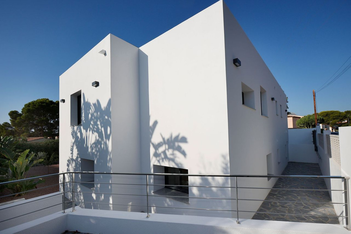 4 Bed Townhouse for sale in Calpe Costa Blanca, Alicante, Spain