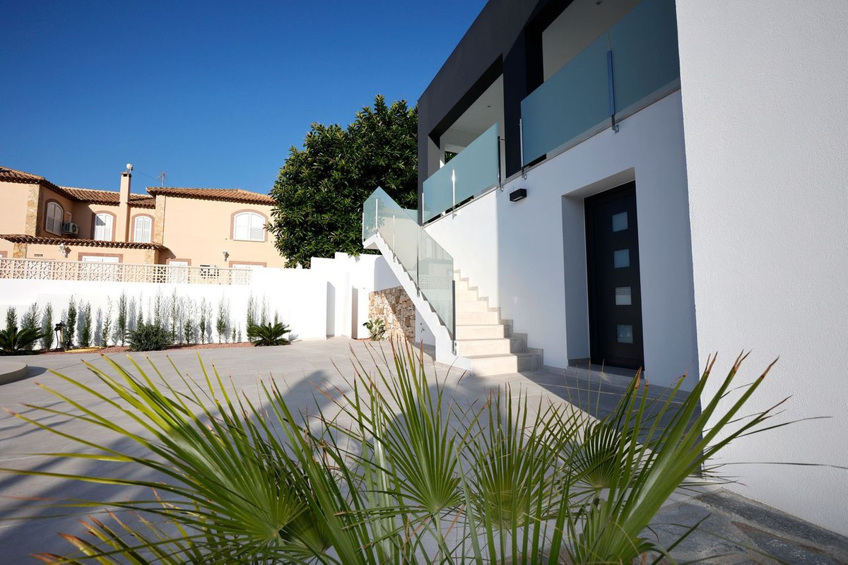 4 Bed Townhouse for sale in Calpe Costa Blanca, Alicante, Spain