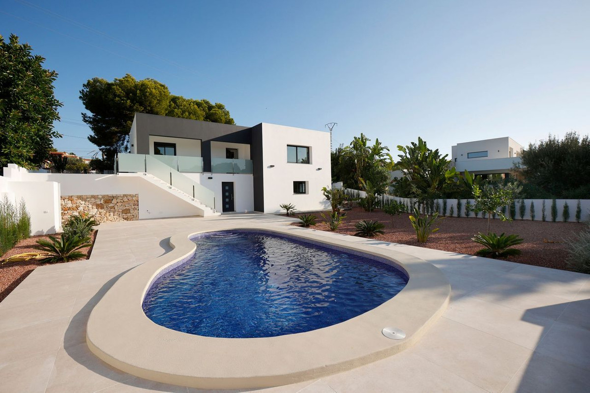 4 Bed Townhouse for sale in Calpe Costa Blanca, Alicante, Spain