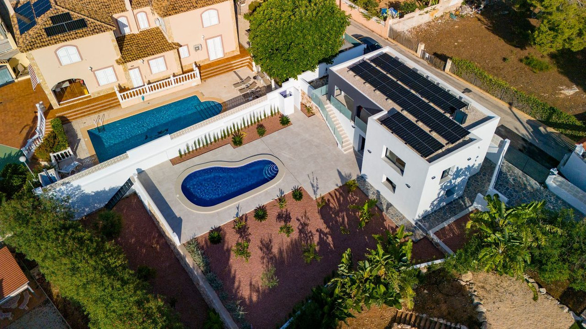 4 Bed Townhouse for sale in Calpe Costa Blanca, Alicante, Spain