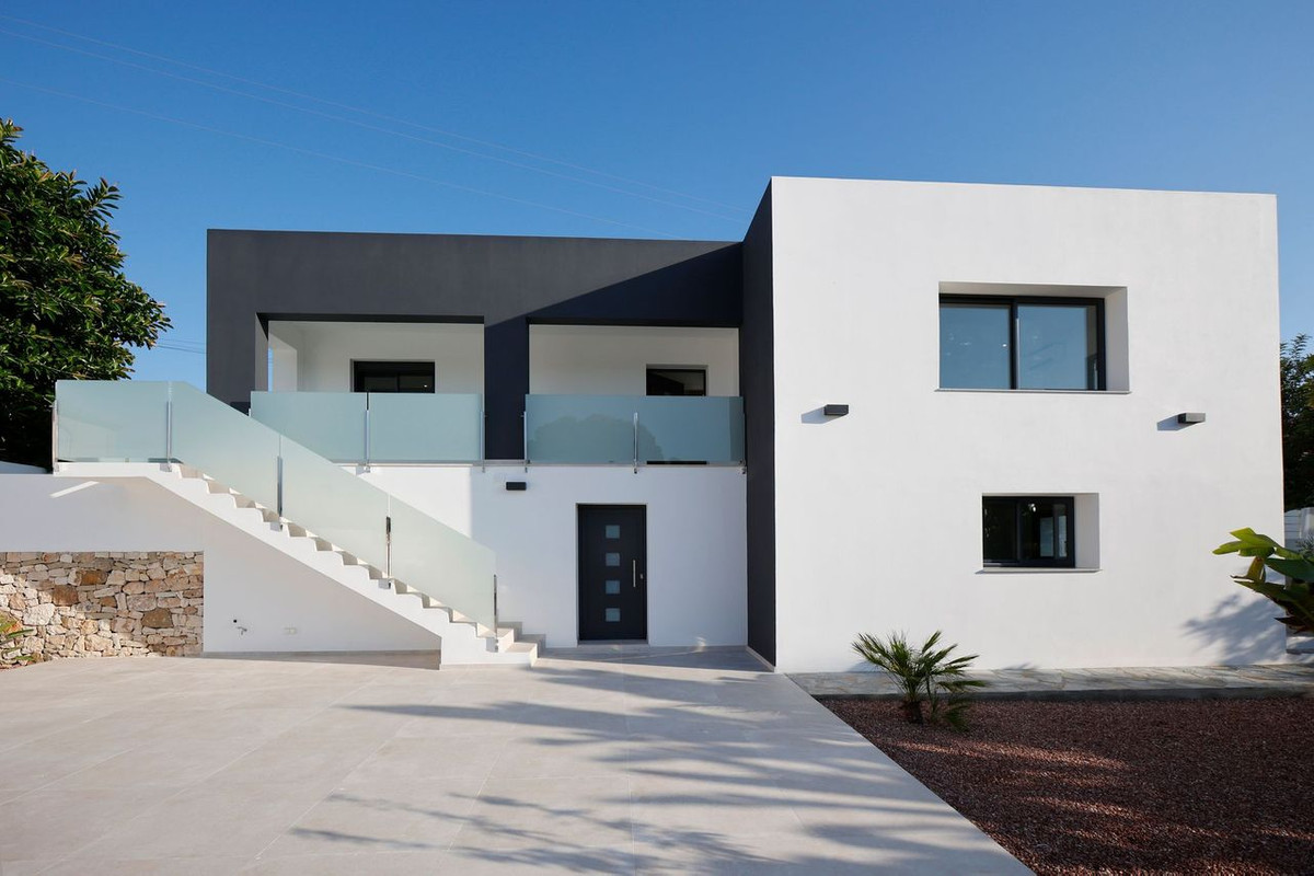 4 Bed Townhouse for sale in Calpe Costa Blanca, Alicante, Spain