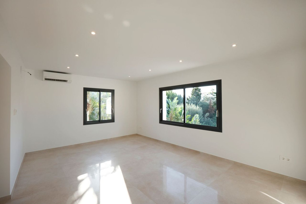 4 Bed Townhouse for sale in Calpe Costa Blanca, Alicante, Spain