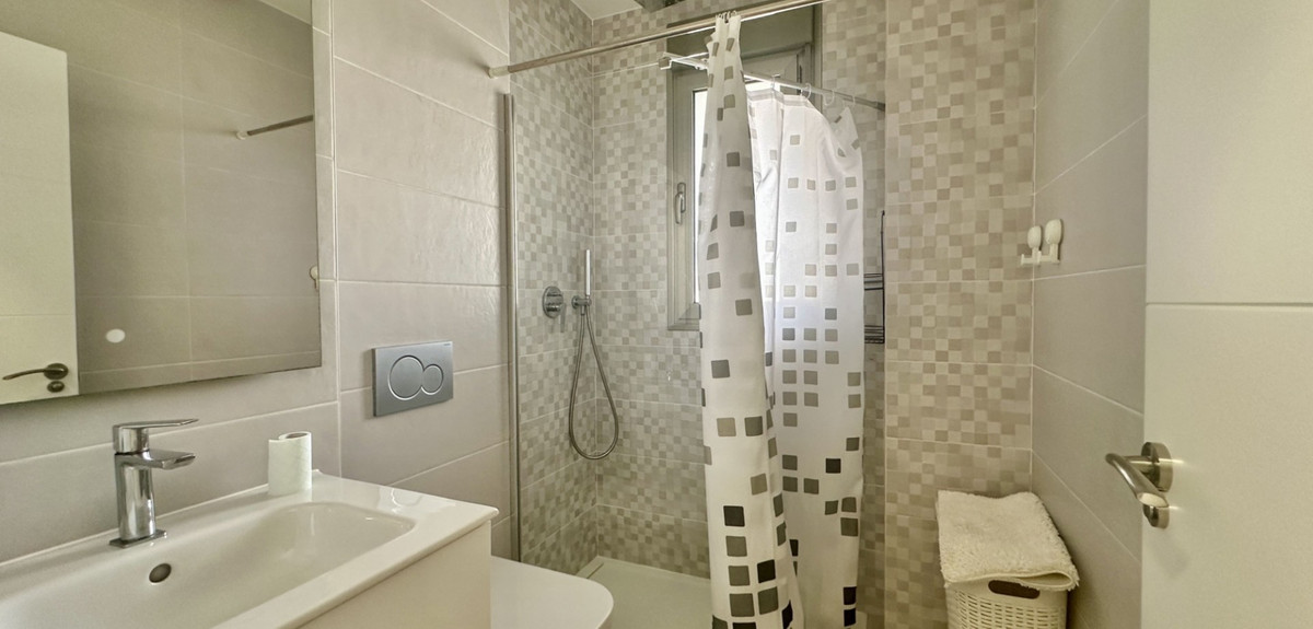 Se vende Apartamento Planta Media de 3 dormitorios en Costa Blanca, Alicante, España